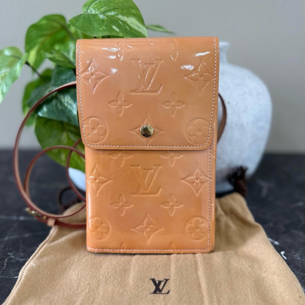 LOUIS VUITTON Vintage Vernis Walker Wallet Crossbody Strap